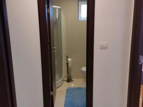 Rent, one bedroom apartment, 50m², Podkošljun, Budva - image 17