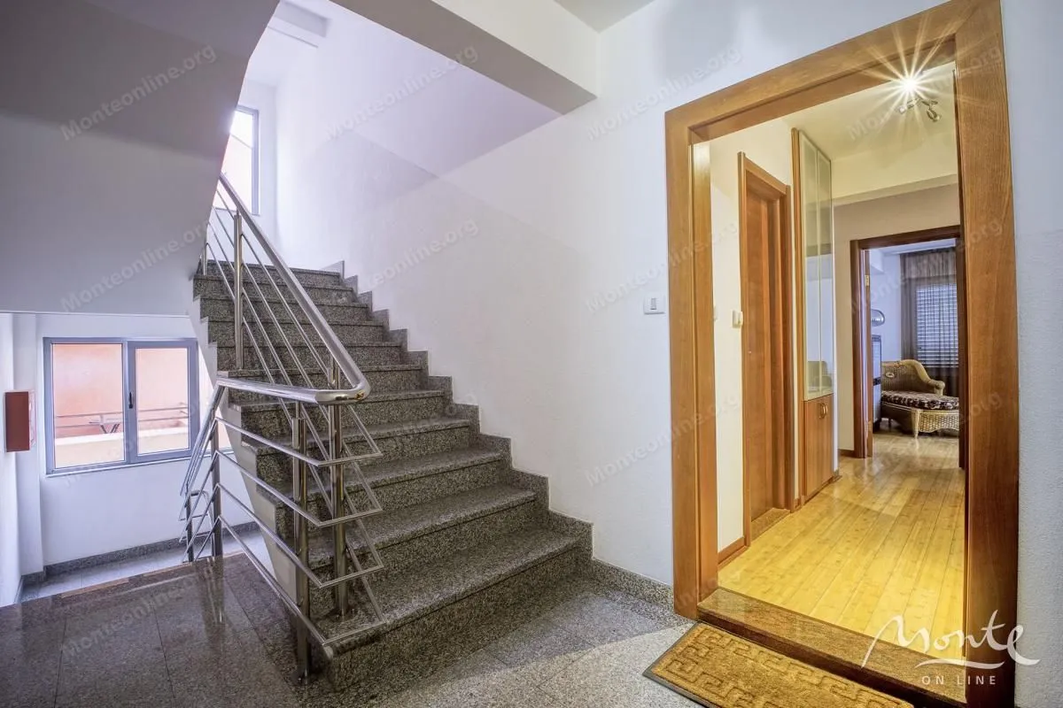Sale, two bedroom apartment, 80m², Maine, Budva