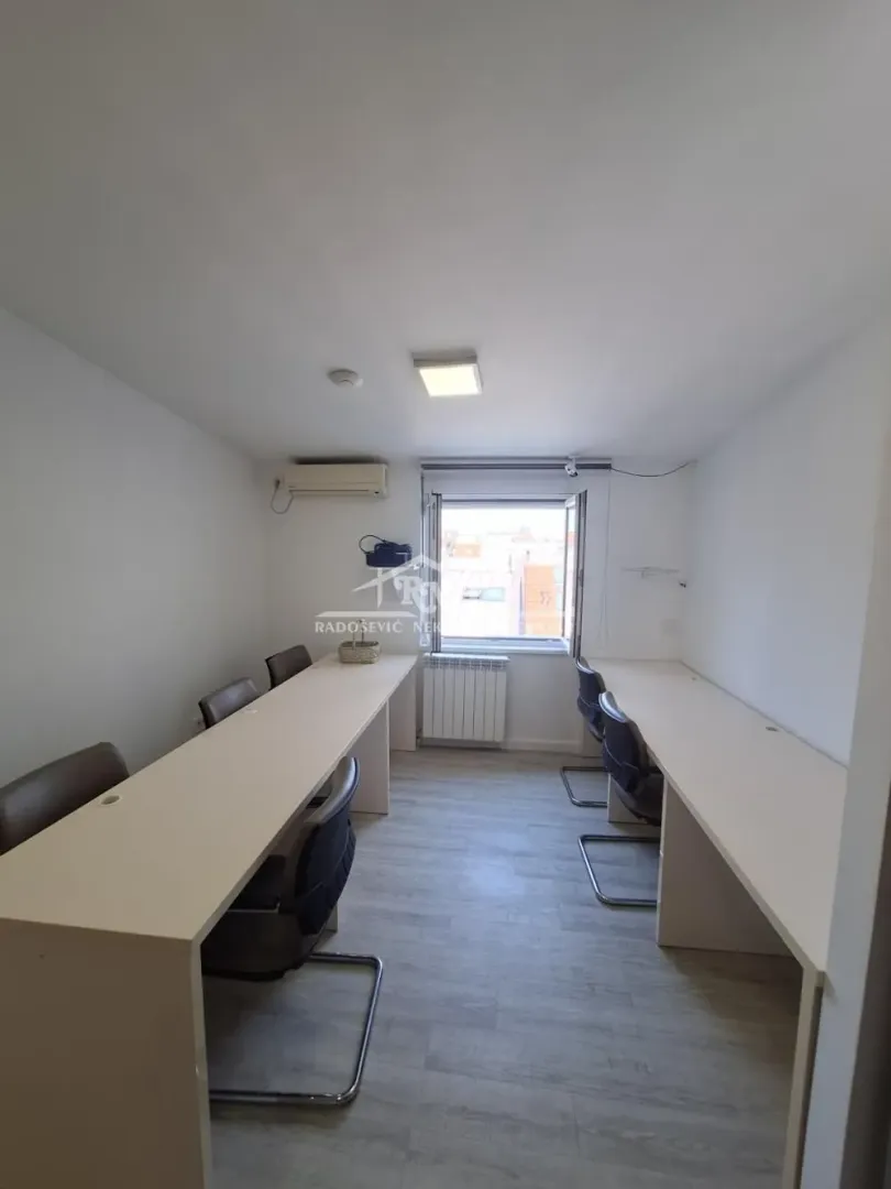 Prodaja, četvorosoban stan, 118m², Đeram Pijaca, Beograd
