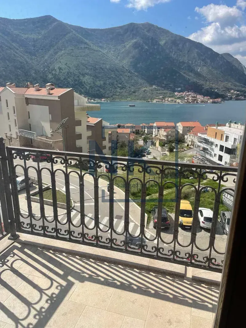 Prodaja, dvosoban stan, 106m², Dobrota, Kotor