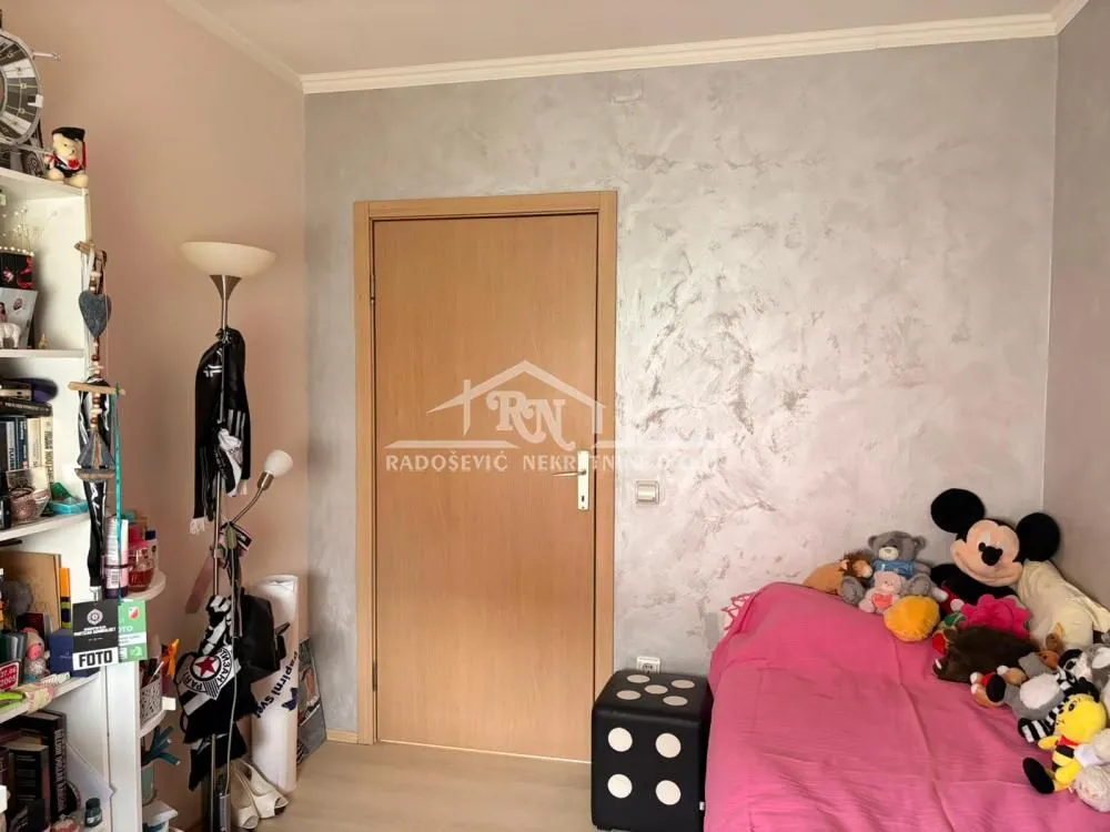 Prodaja, četvorosoban stan, 89m², Petlovo Brdo, Beograd