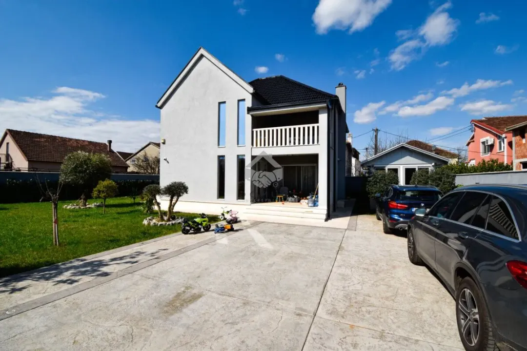 Rent, house, 220m², Gornja Gorica, Podgorica