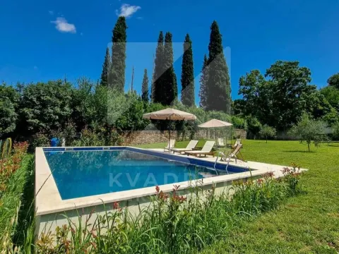 Izdavanje,  kuća, 250m2, Mareza, Podgorica