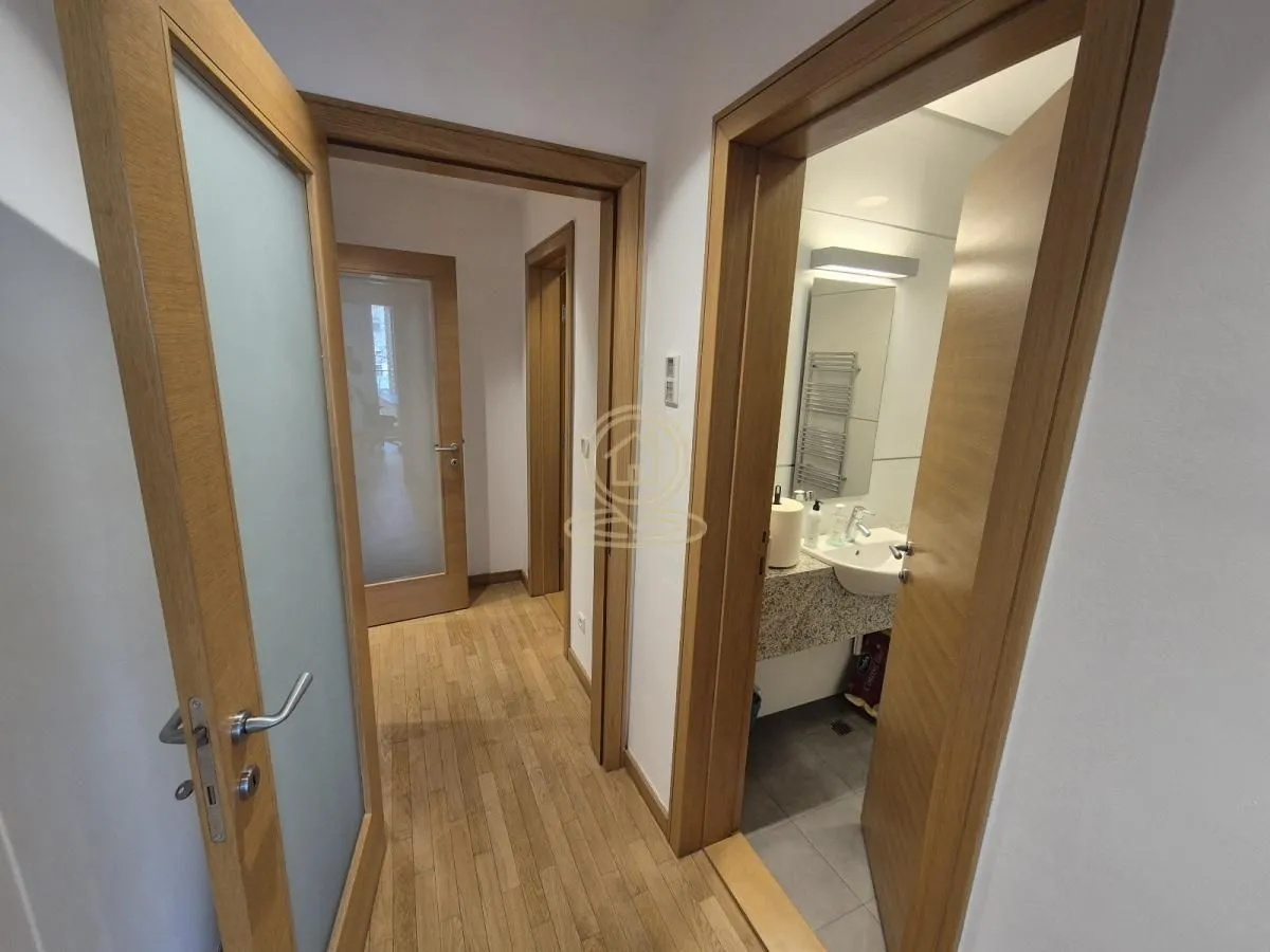 Izdavanje, poslovni prostor, 105m², Stari Grad, Beograd