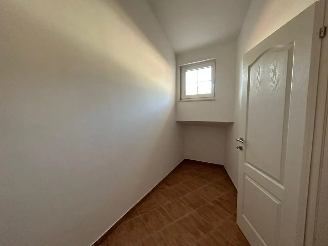 Prodaja, dvosoban stan, 60m², Sutomore, Bar