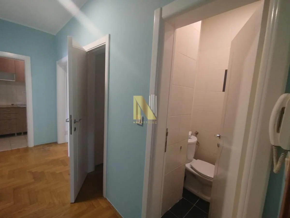 Izdavanje, trosoban stan, 78m², Centar, Novi Sad