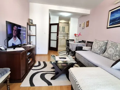 Prodaja, jednosoban stan, 47m², Centar, Bar - image 1