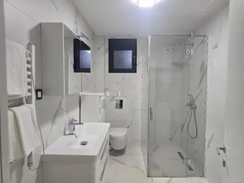 Izdavanje, dvosoban stan, 100m², Dalmatinska ulica, Podgorica - image 6