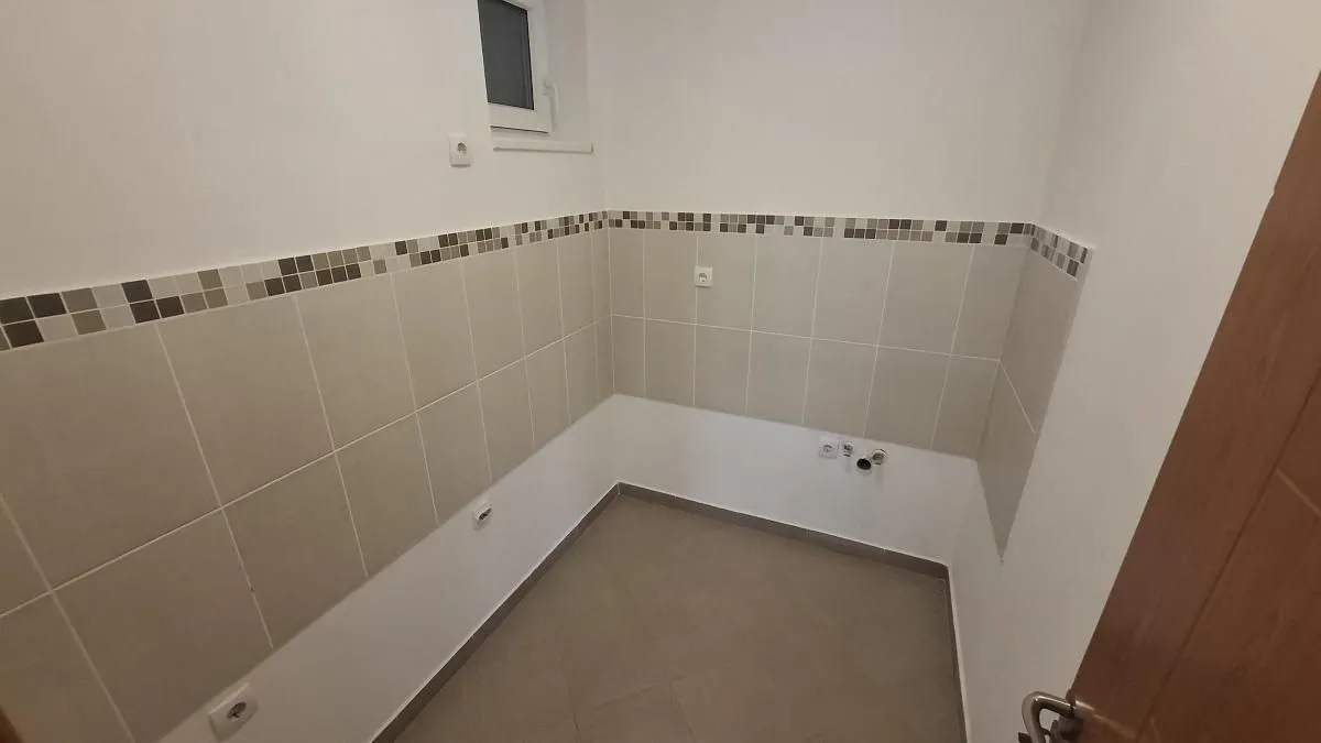 Izdavanje, dvosoban stan, 67m², Nova Detelinara, Novi Sad Sve Podlokacije