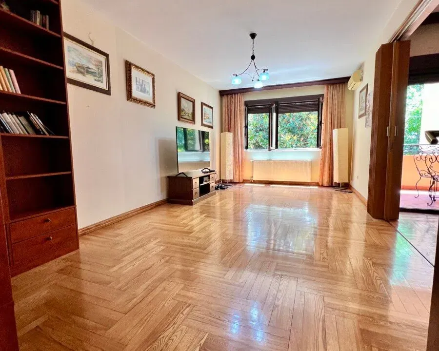 Izdavanje, kuća, 215m², Gorica C, Podgorica