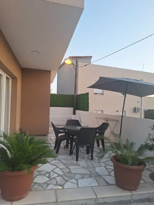 Izdavanje, dvosoban stan, 70m², Tivat, Crna Gora
