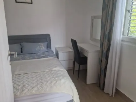 Izdavanje, jednosoban stan, 25m², Kalimanj, Tivat - image 3