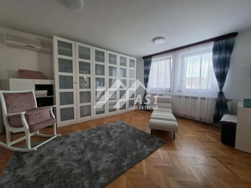 Rent, four bedroom apartment, 150m², Lipov gaj, Novi Sad Sve Podlokacije