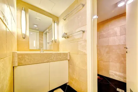 Sale, four bedroom apartment, 229m², Bečići, Budva - image 5