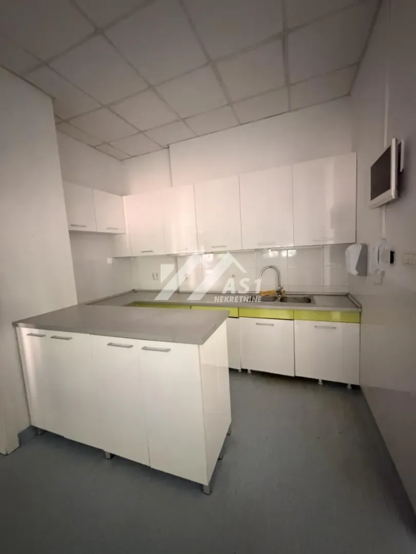Rent, office space, 150m², Socijalno, Novi Sad Sve Podlokacije