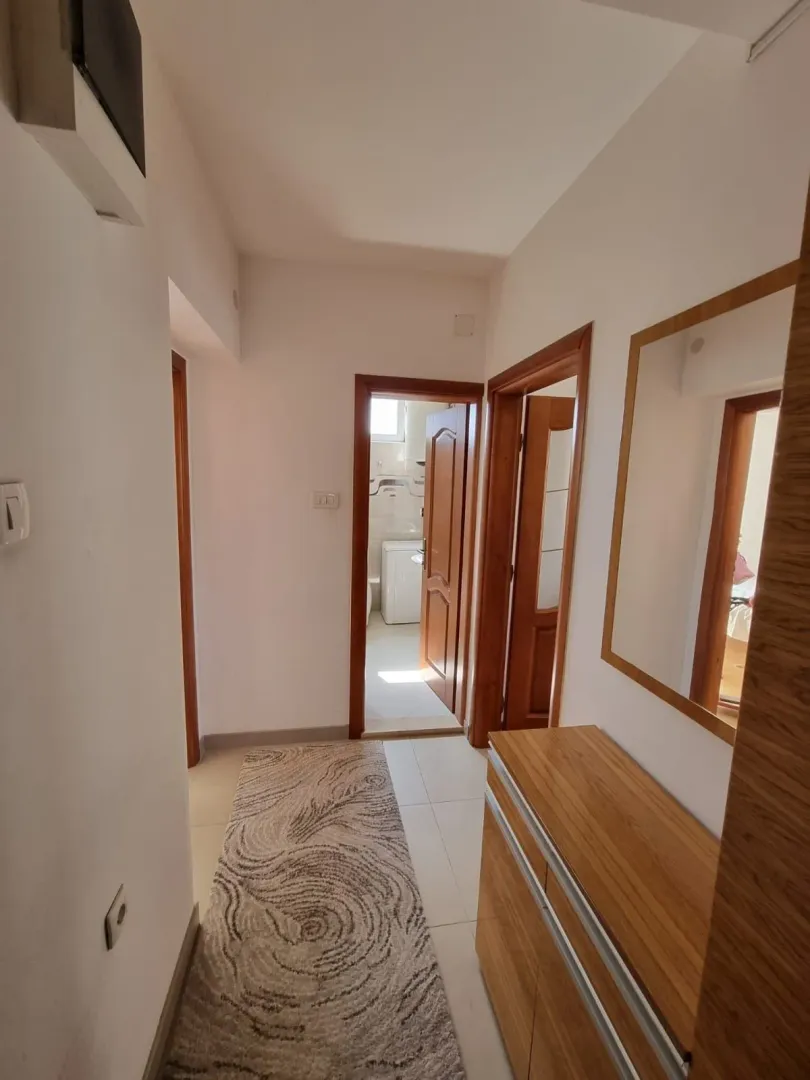 Izdavanje, dvosoban stan, 60m², Centar, Podgorica