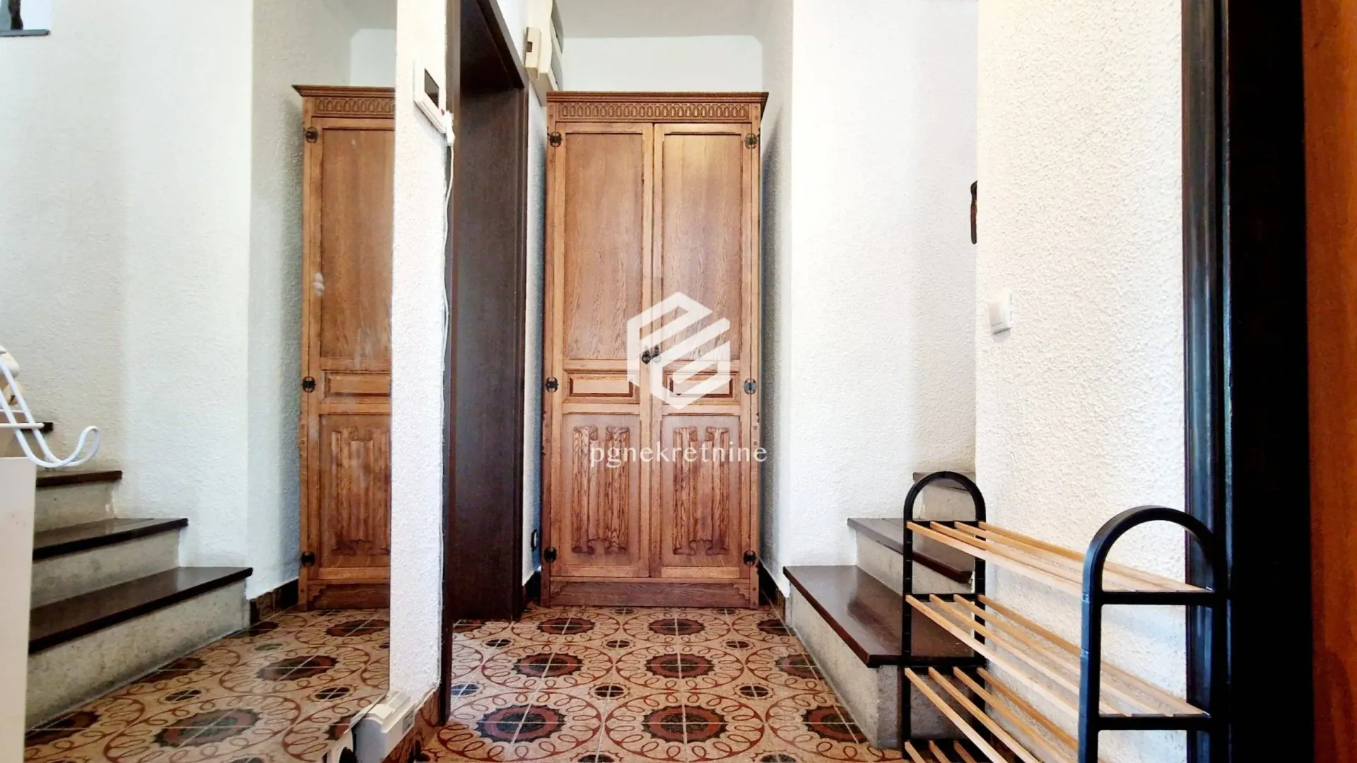 Izdavanje, kuća, 250m², Stari Aerodrom, Podgorica