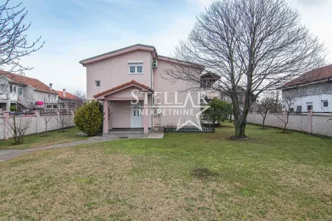 Izdavanje, kuća, 300m², Donji Kokoti, Podgorica - image 1