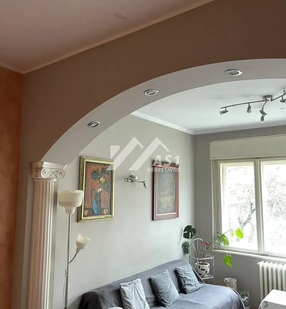 Izdavanje, dvosoban stan, 60m², Centar, Novi Sad