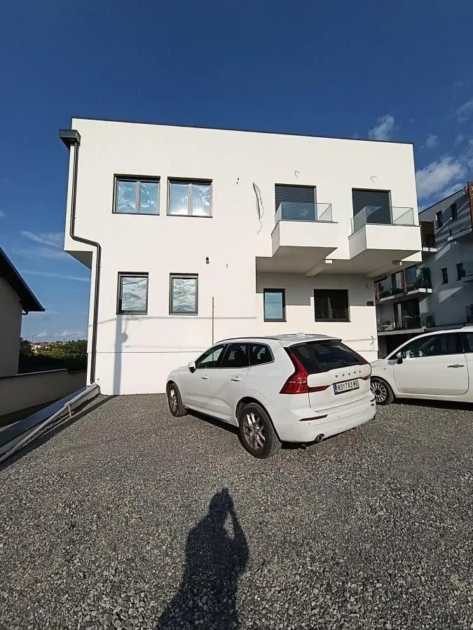 Prodaja, četvorosoban stan, 140m², Sremska Kamenica, Petrovaradin