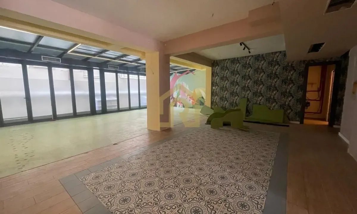 Izdavanje, poslovni prostor, 230m², Vračar Hram, Vračar Sve Podlokacije