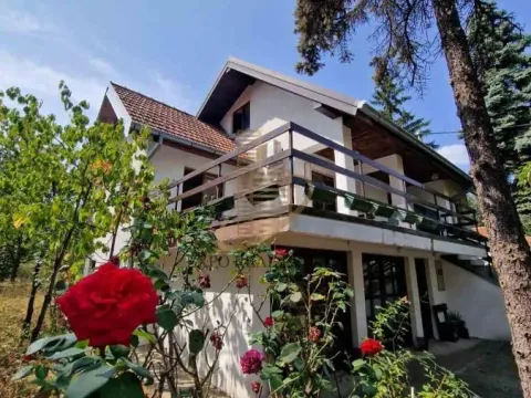 Prodaja, kuća, 290m², Sopot, Beograd