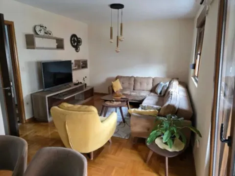 Izdavanje, dvosoban stan, 70m², Stari Aerodrom, Podgorica - image 9