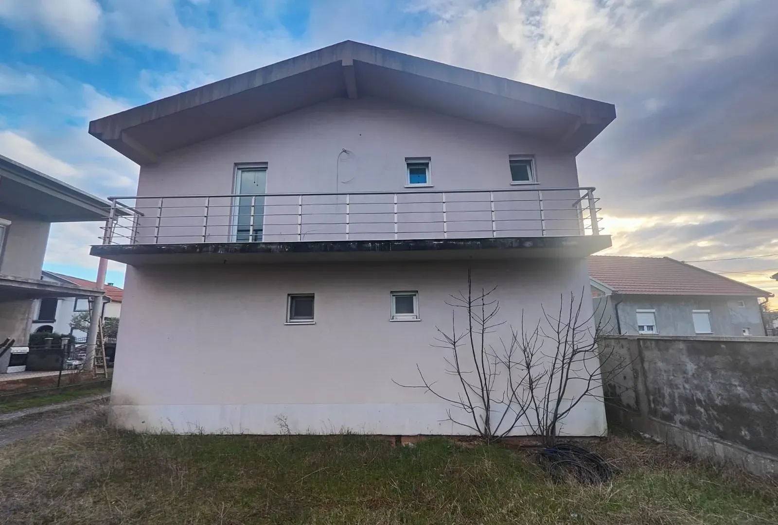 Prodaja, kuća, 250m², Karaburško Polje, Podgorica