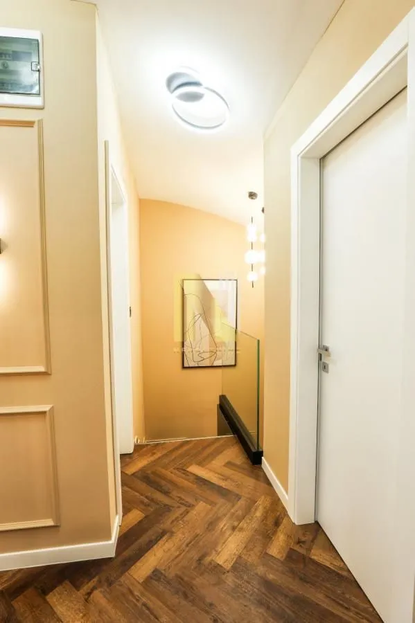 Izdavanje, četvorosoban stan, 100m², Petrovaradin, Novi Sad