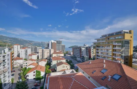 Pogled sa terase na grad i okolne zgrade. - image 37