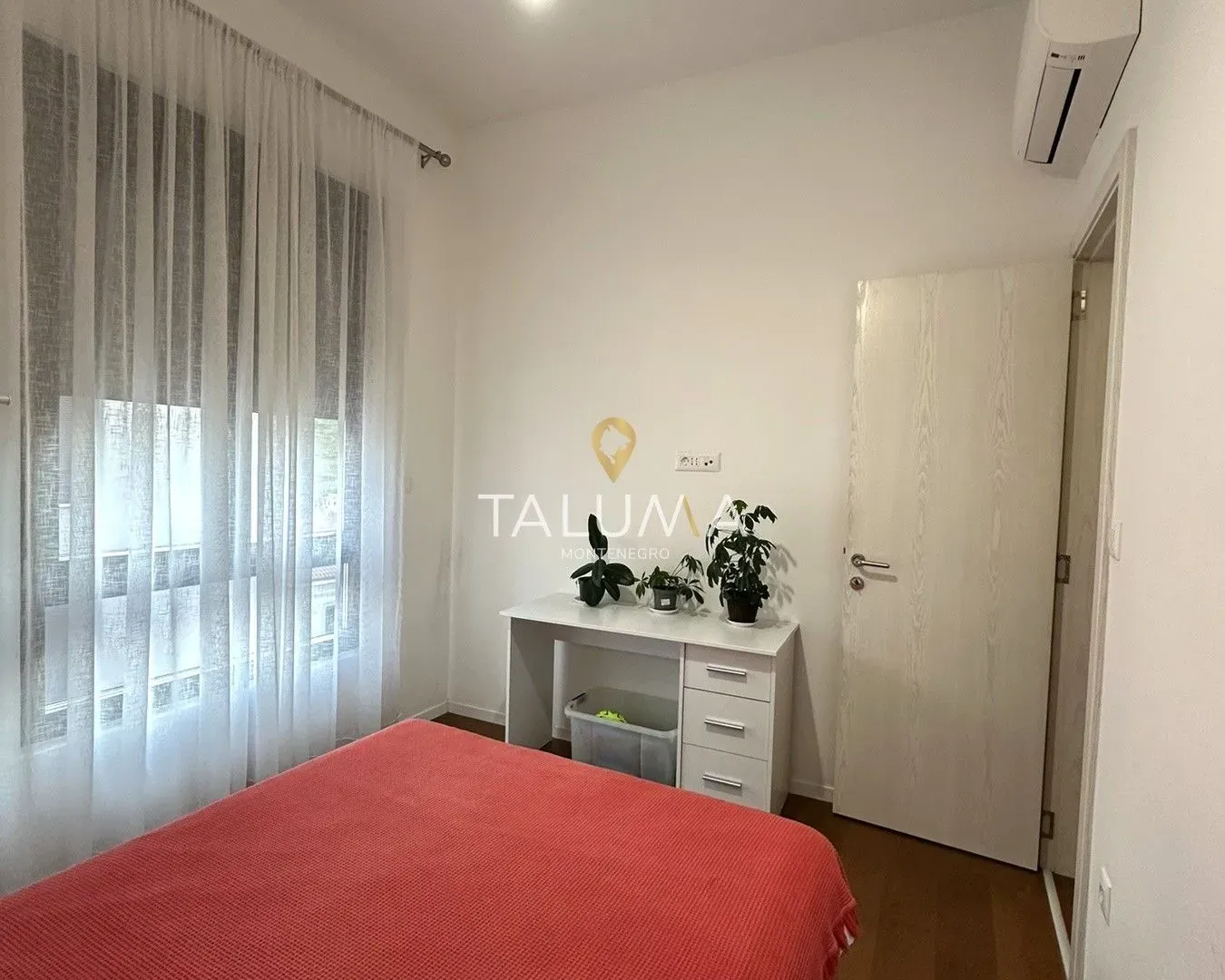 Izdavanje, dvosoban stan, 62m², Gornja Gorica, Podgorica