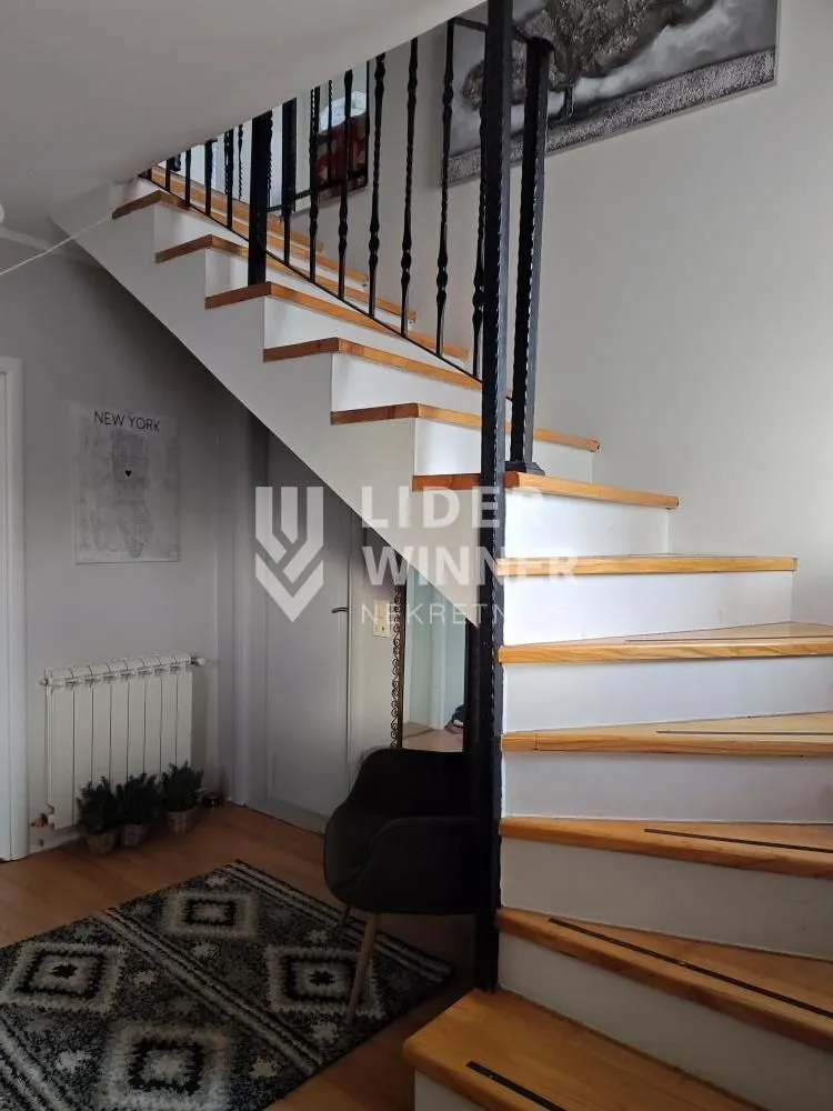 Prodaja, kuća, 340m², Zemun Ugrinovci, Zemun Sve Podlokacije