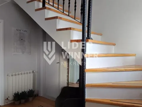 Prodaja, kuća, 340m², Zemun Ugrinovci, Zemun Sve Podlokacije - image 3