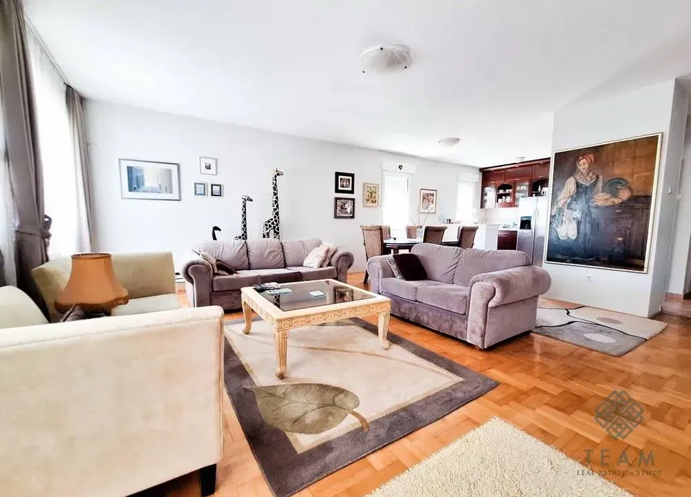 Izdavanje, trosoban stan, 115m², Gorica C, Podgorica