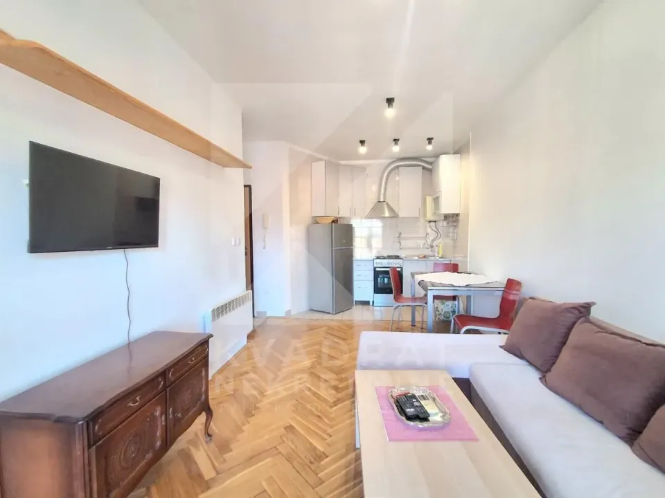 Izdavanje, jednosoban stan, 36m², Stara Varoš, Podgorica