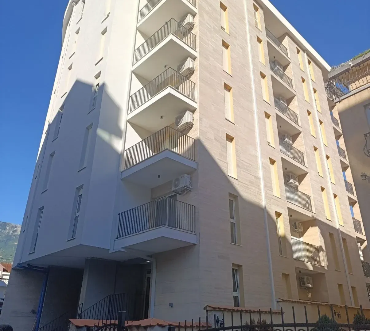 Prodaja, dvosoban stan, 65m², Centar, Budva