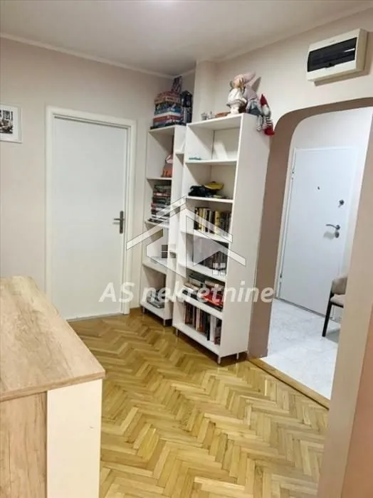 Izdavanje, četvorosoban stan, 100m², Brace Jerković, Voždovac Sve Podlokacije