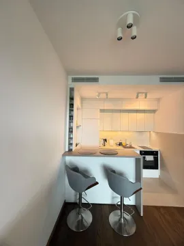 Modern kitchen with a breakfast bar and bar stools. - image 8