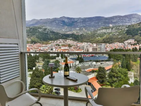 Izdavanje, jednosoban stan, 77m², Tre Canne, Budva - image 11