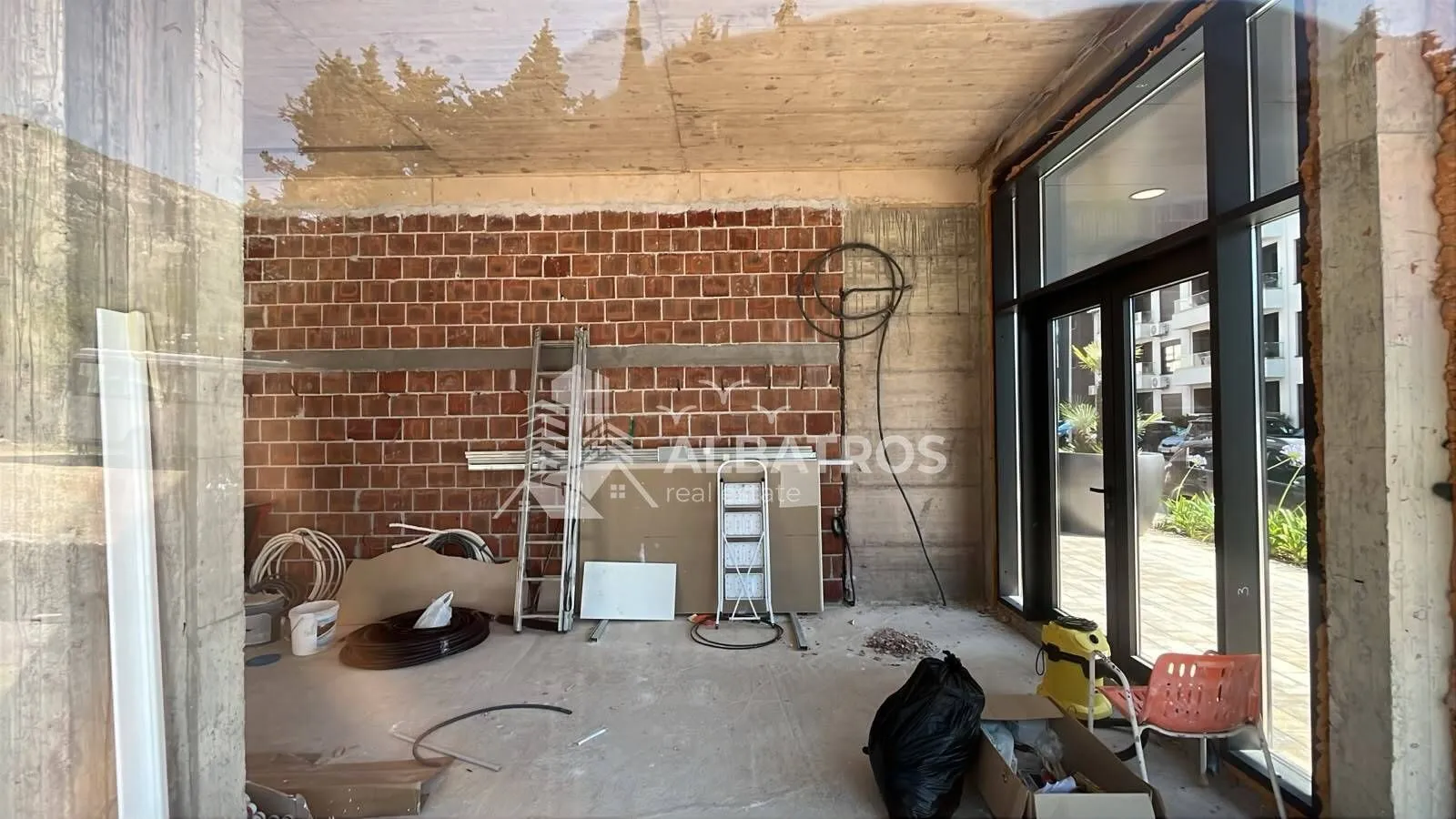 Rent, office space, 55m², Šušanj, Bar