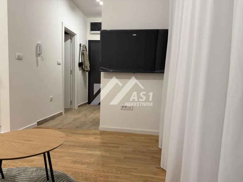 Izdavanje, jednosoban stan, 36m², Salajka, Novi Sad Sve Podlokacije