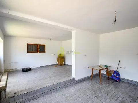 Sale, house, 370m², Tološi, Podgorica - image 39