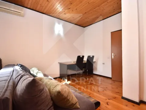 Rent, house, 250m², Stari Aerodrom, Podgorica - image 14