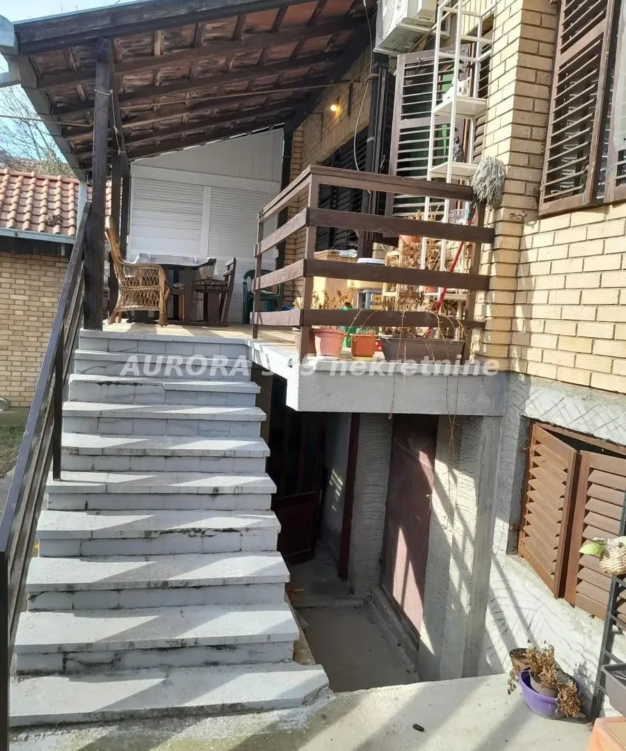 Prodaja, kuća, 161m², Futog, Novi Sad Sve Podlokacije