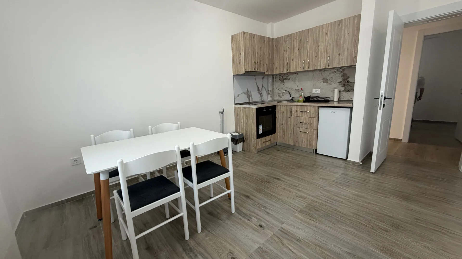 Izdavanje, jednosoban stan, 42m², Bonići, Tivat