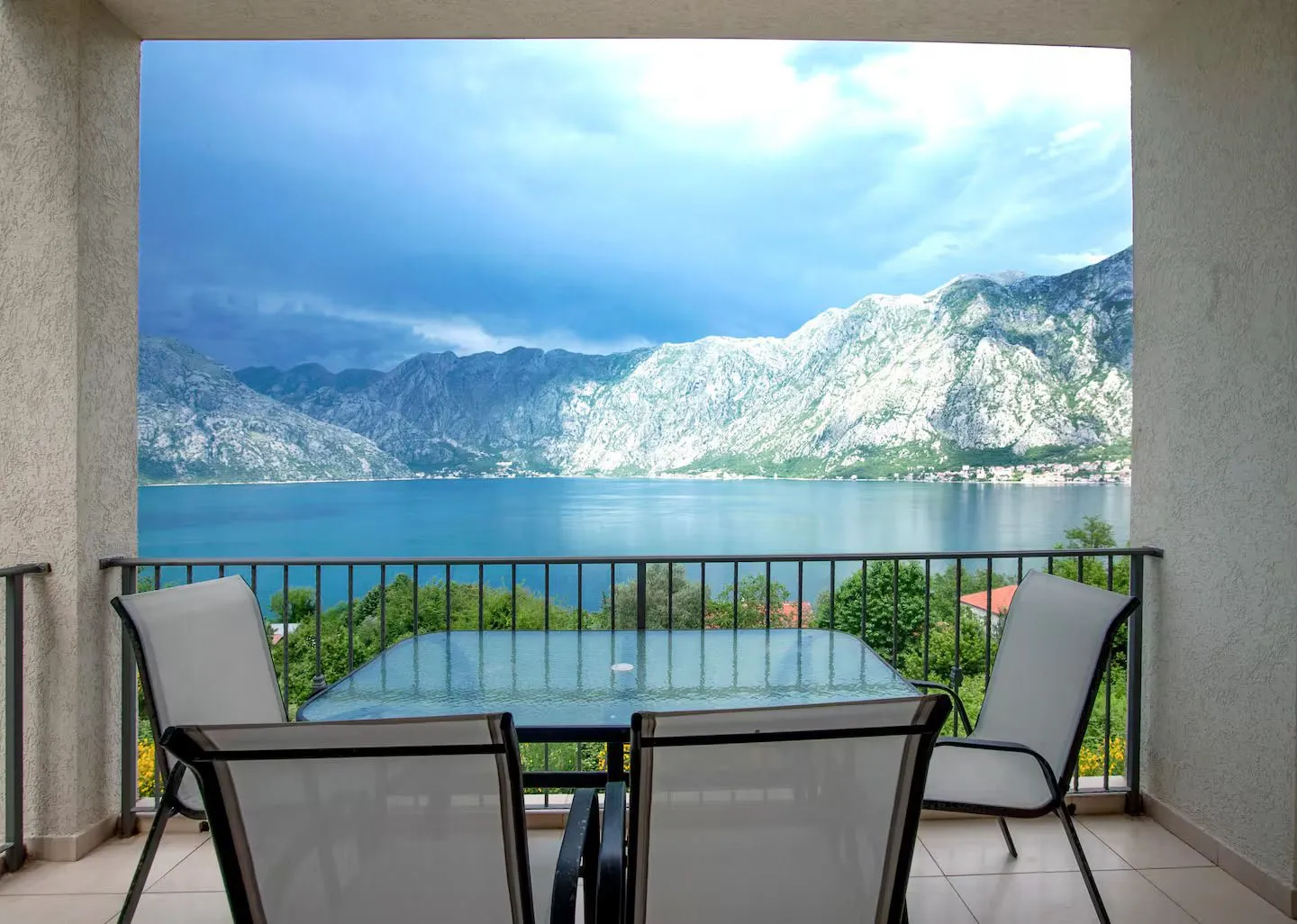 Prodaja, trosoban stan, 100m², Prčanj, Kotor