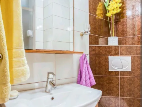 Rent, one bedroom apartment, 52m², Budva, Crna Gora - image 10