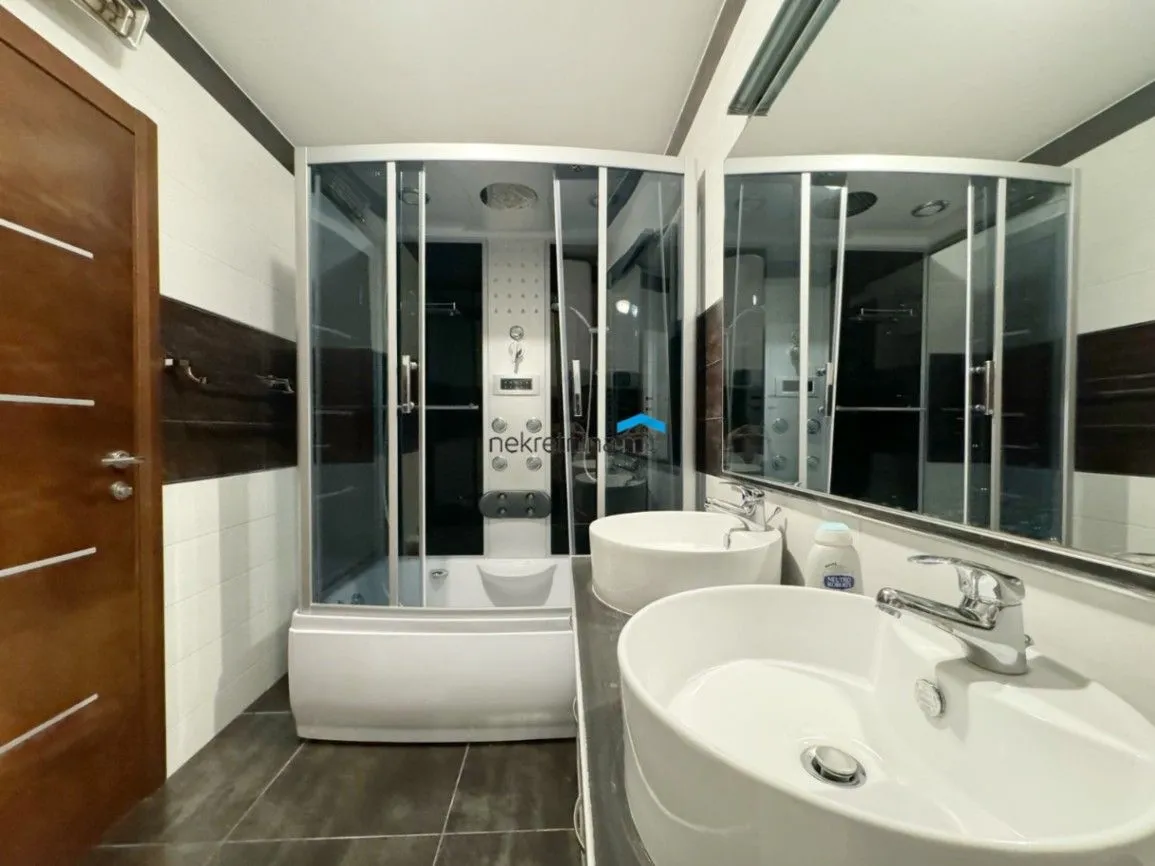 Izdavanje, četvorosoban stan, 178m², Gorica C, Podgorica