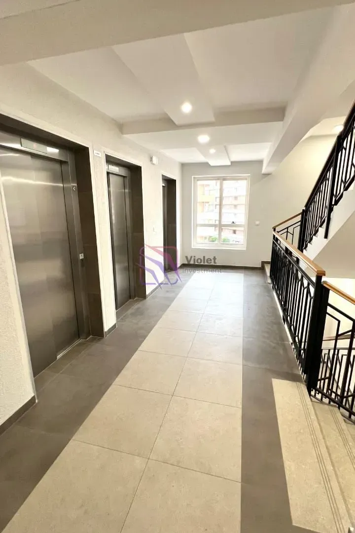 Izdavanje, jednosoban stan, 47m², Central Point, Podgorica