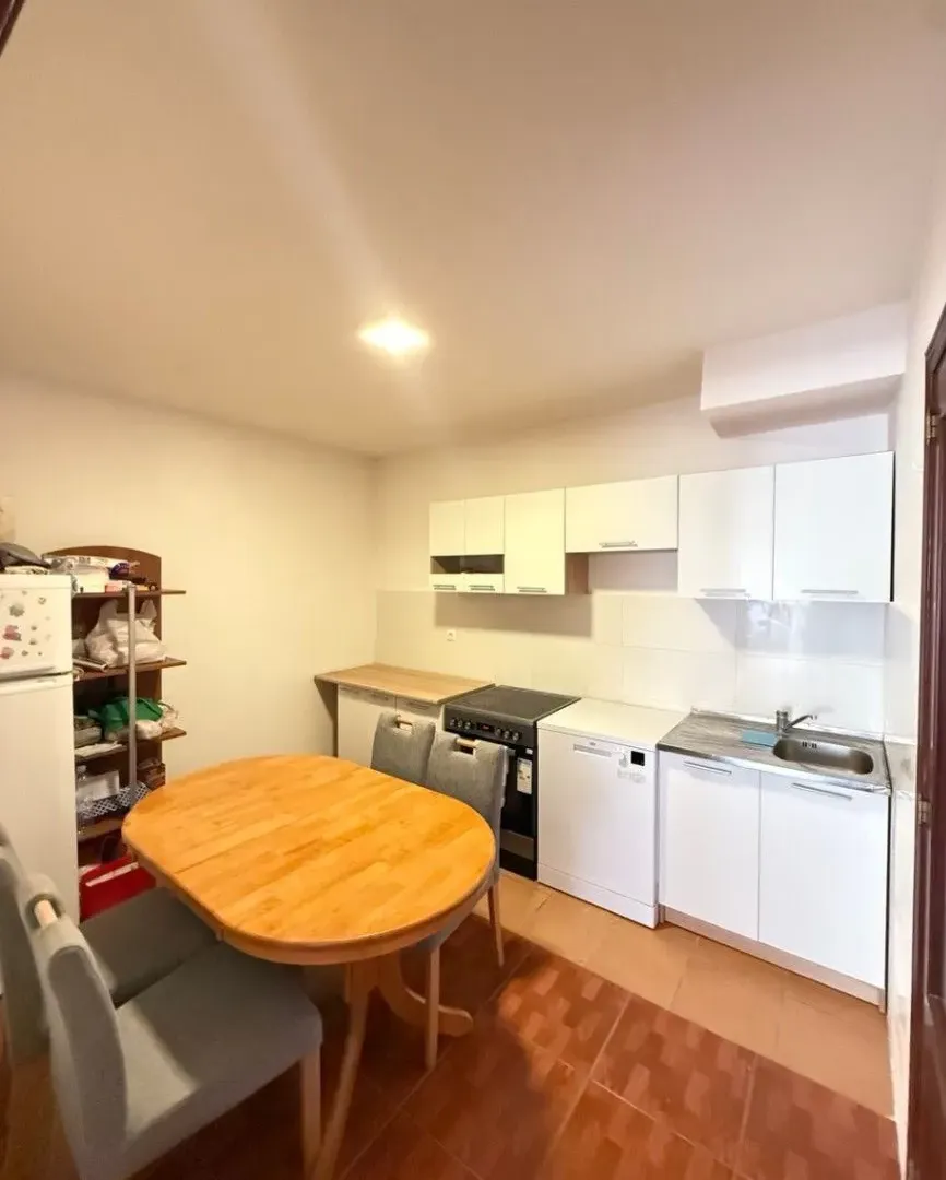 Izdavanje, jednosoban stan, 55m², Lazi, Budva